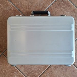 Authentic Zero Halliburton laptop briefcase